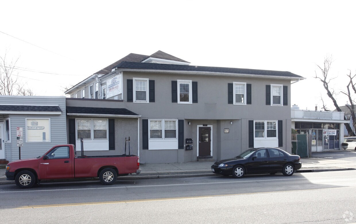 Primary Photo - 1632 Union Blvd