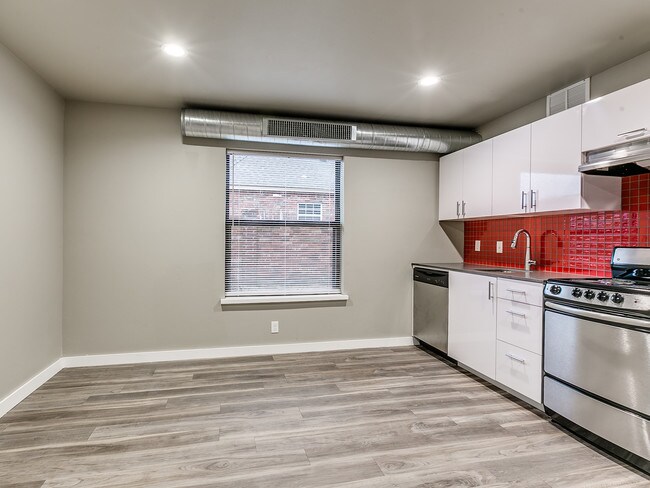 Building Photo - 2501 N Blackwelder Ave
