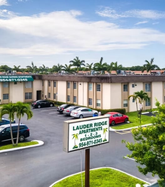 Arrendamiento disponible ahora - Lauder Ridge Apartments