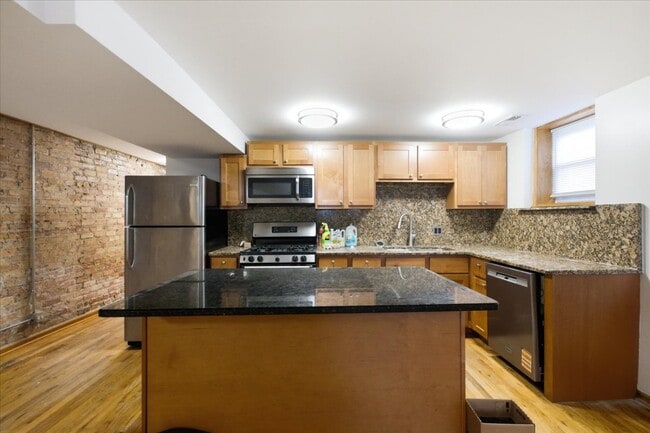 Foto del edificio - 1535 W Leland Ave