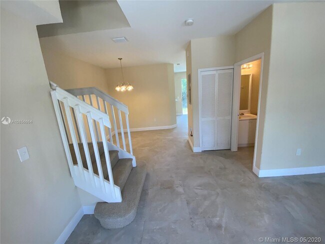 Foto del edificio - 1431 SE 24th Ct