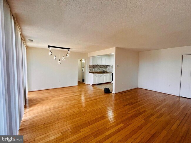 Foto del edificio - 1828 Metzerott Rd