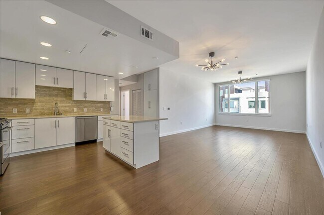 Building Photo - 501 Hudson Ave