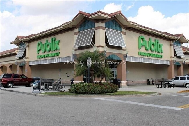 Building Photo - 3000 N Palm Aire Dr