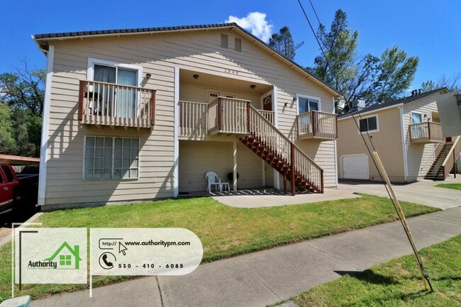 Building Photo - 1549 Bruce Dr