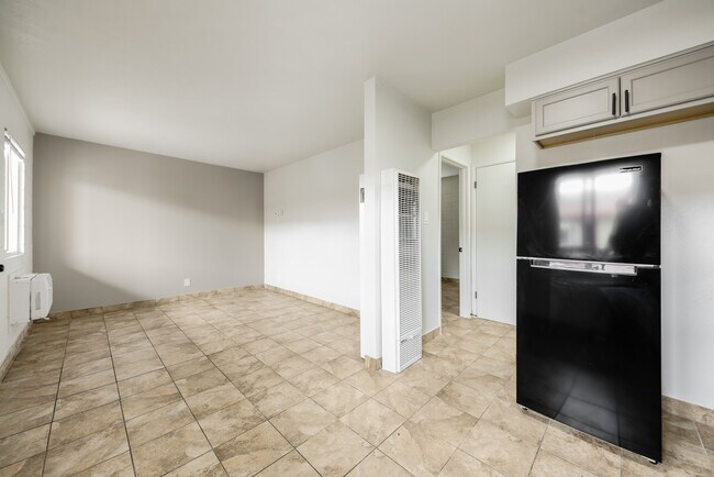 Foto del edificio - LOCUST CANYON APARTMENTS