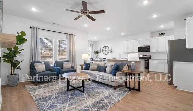 Photo - 1918 Larkspur St House