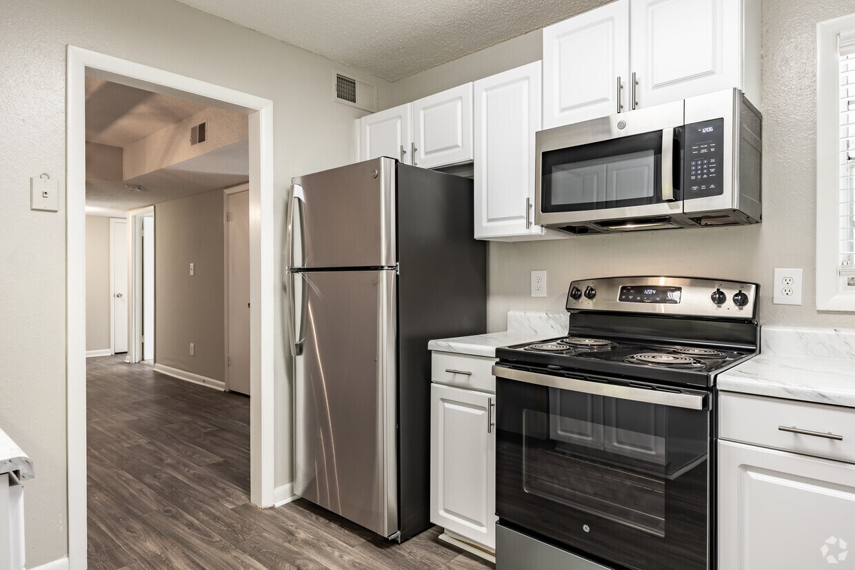 Rugby Valley Apartments in College Park, GA