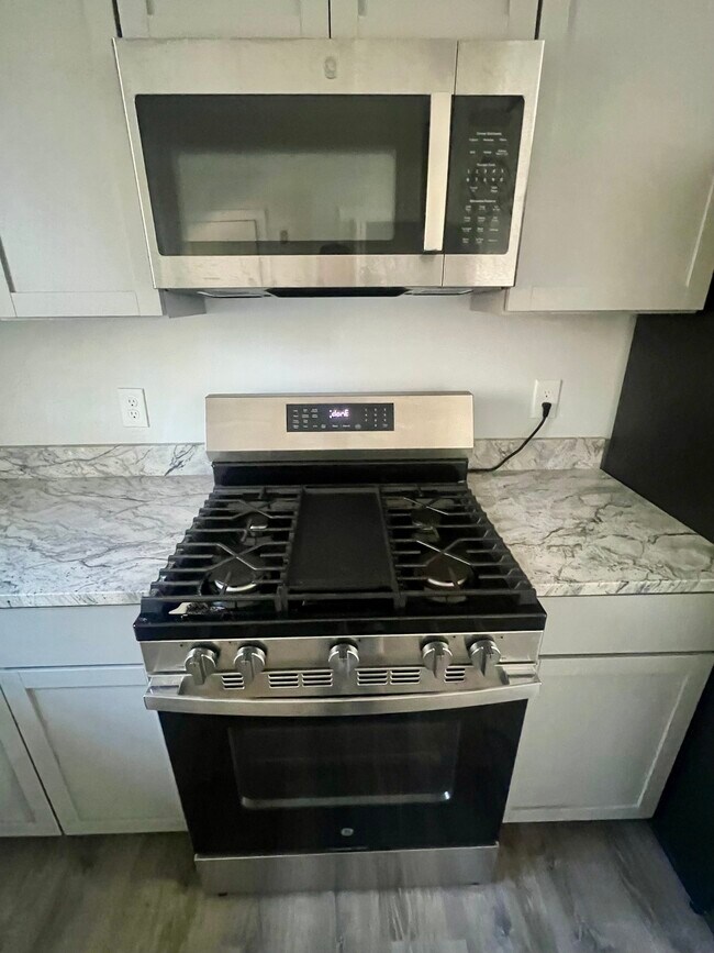 Building Photo - 652 Goodwins Mills Rd