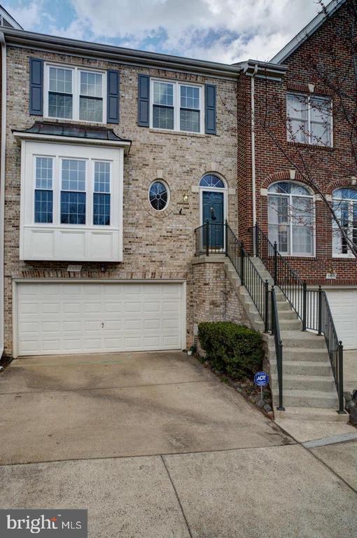 Foto principal - 9408 Regency Crest Dr