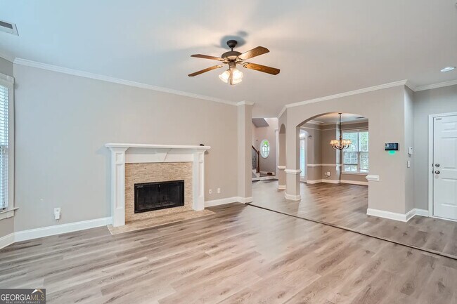 Building Photo - 121 Whitegrass Way