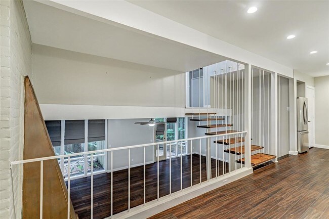 Building Photo - 5242 Memorial Dr