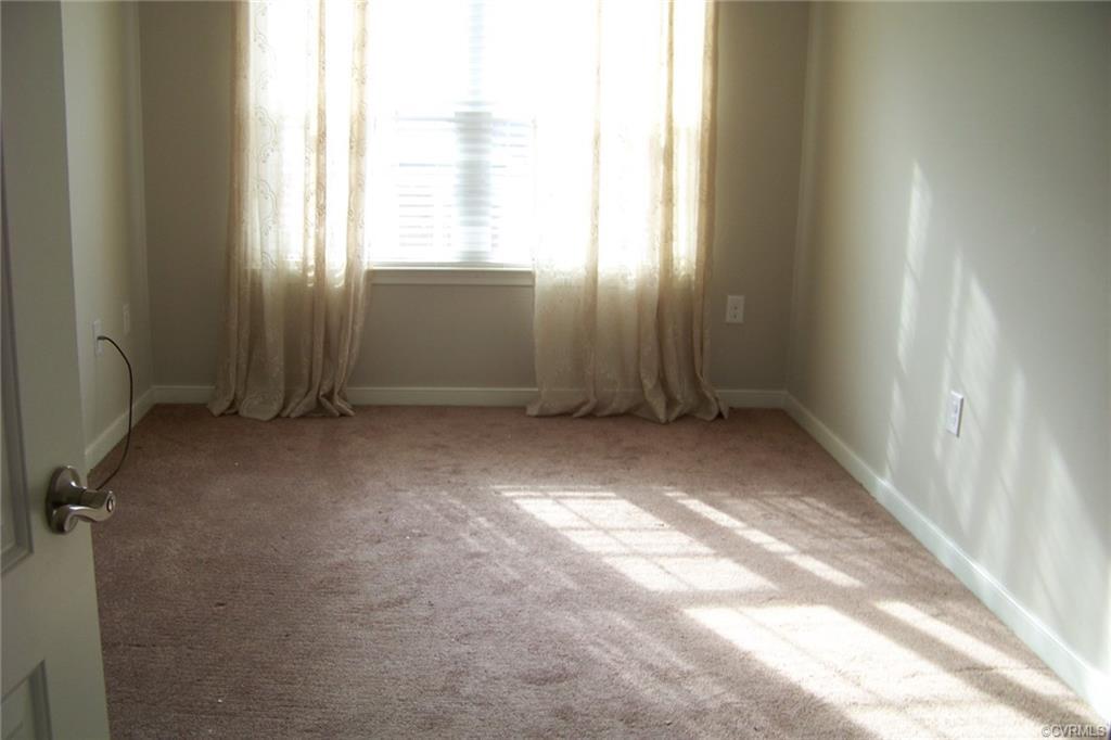 Foto del edificio - 7441 Pebble Lake Dr