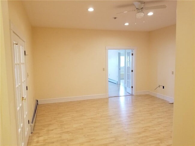 Foto del edificio - 16 Clearview Ave