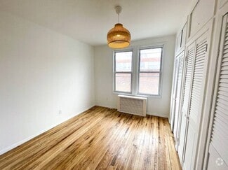 Building Photo - 72-45 60th Ln