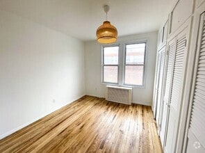 Building Photo - 72-45 60th Ln