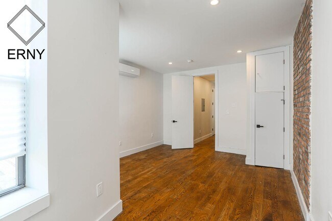 Foto del edificio - 1704 Madison St