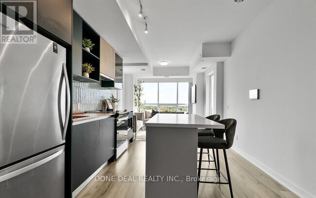 Building Photo - 405 Dundas St W