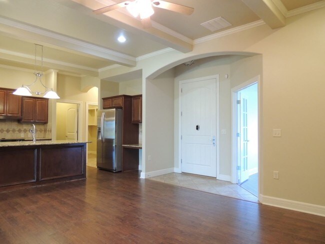 Building Photo - 726 W Cottonwood Dr