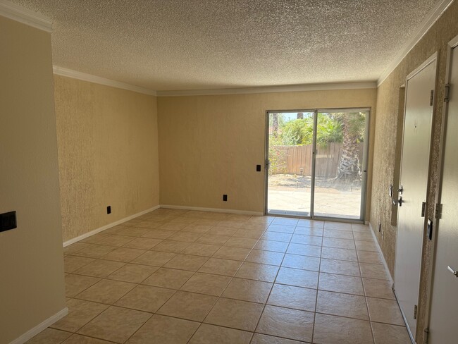 Building Photo - 1480 Sunflower Cir N