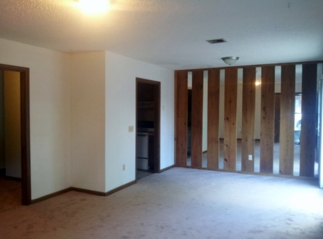 Building Photo - 817 N Burdick St