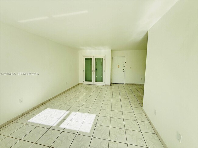 Foto del edificio - 9440 W Flagler St