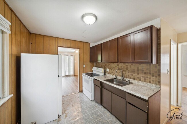 Building Photo - $1,200/month - 3 Bed 1 Bath Single Family ...