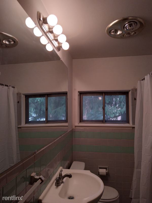 Building Photo - 3 br, 1.5 bath House - 1587 Edge Hill Rd
