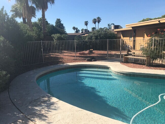 Building Photo - Shea & Tatum House with Pool!