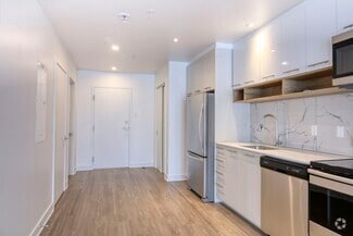 Building Photo - 9675 Av. Papineau