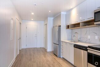 Building Photo - 9675 Av. Papineau