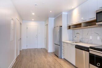 Building Photo - 9675 Av. Papineau