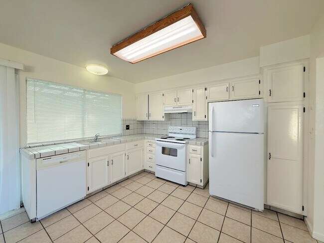 Building Photo - 455 Columbia Ave