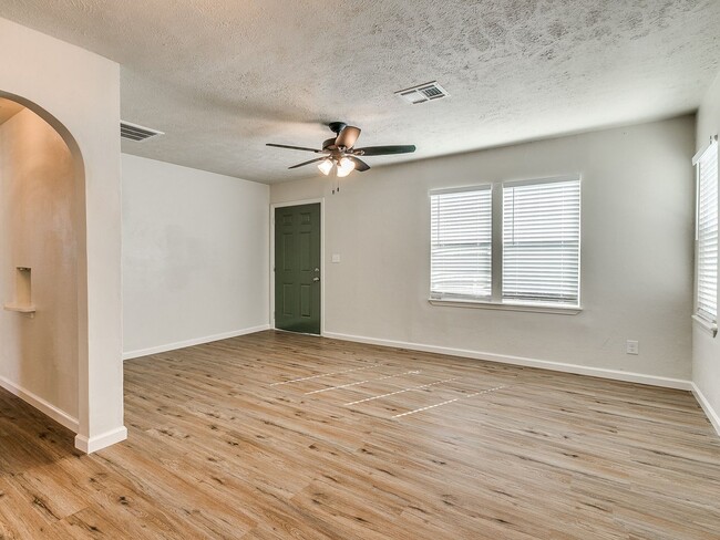 Photo - Beautiful 3 bed, 2 bath home in Norman