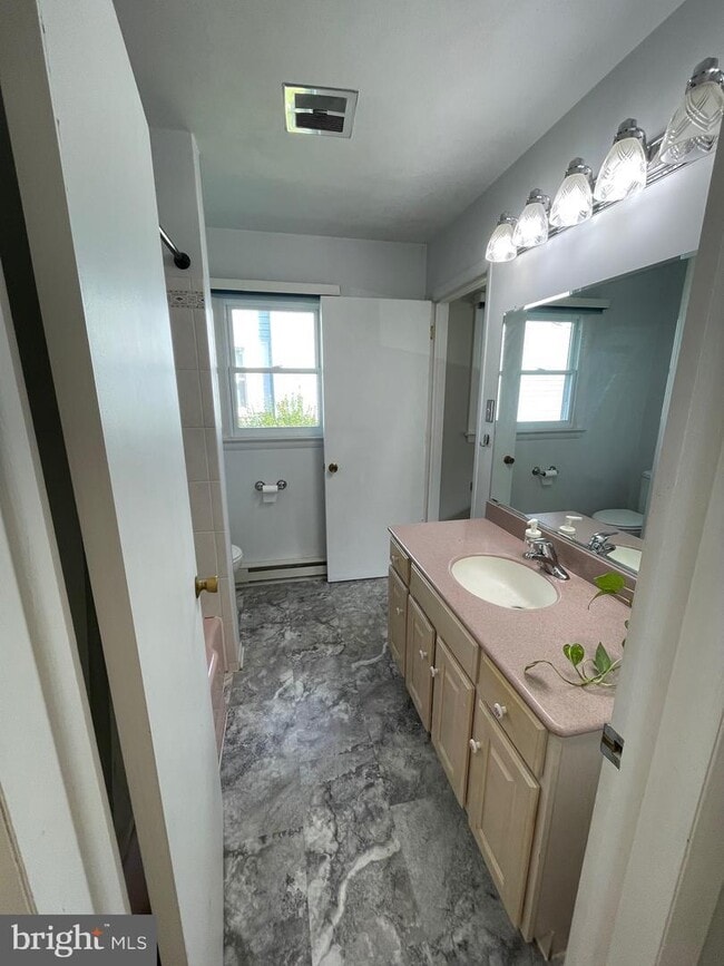 Baño 1 - 484 Pennsylvania Ave