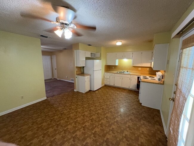 Building Photo - 820 Michelle Dr