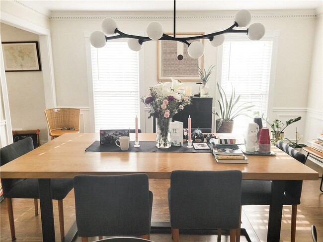 Foto del edificio - 8595 Woodledge Ln