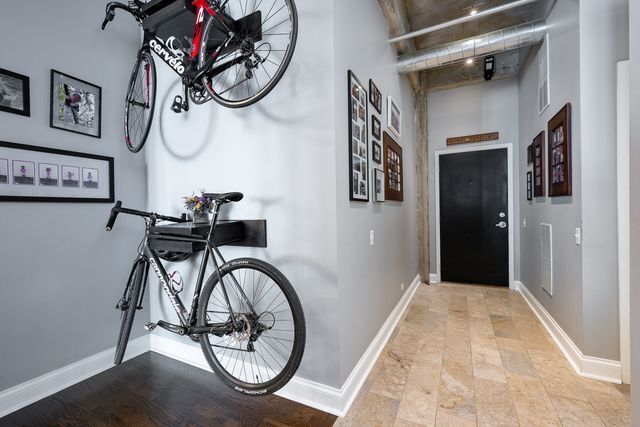 Building Photo - 850 W Adams St