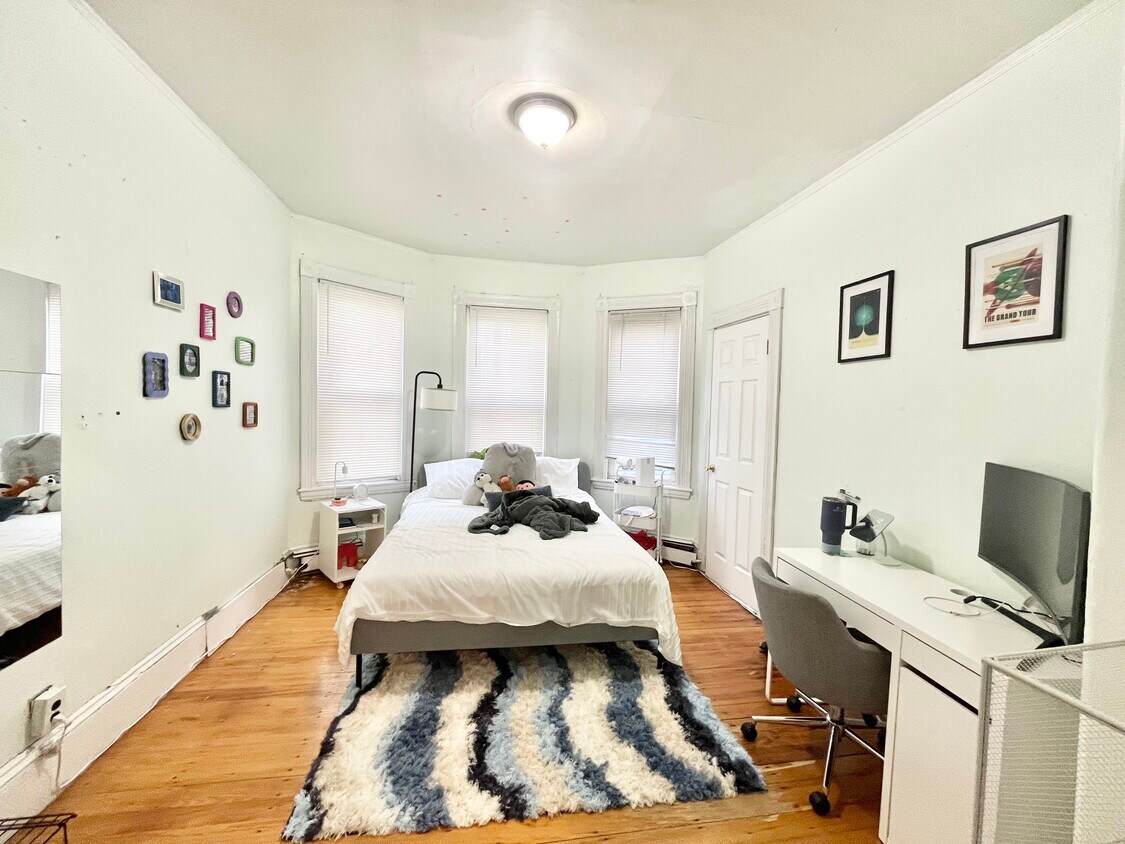 Foto principal - 168 Hillside St