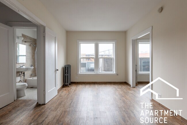 Foto del edificio - 2712 N Milwaukee Ave