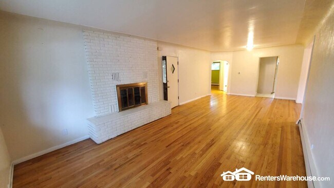 Building Photo - 2225 S Cherry St
