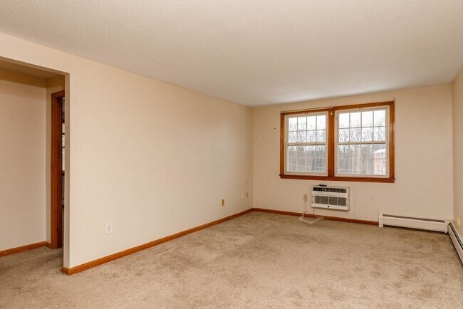 Building Photo - 90 Ridgewood Ln