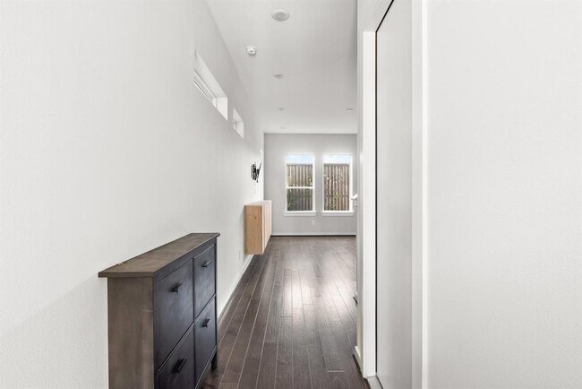 Foto del edificio - 620 Thornton Oaks Ln