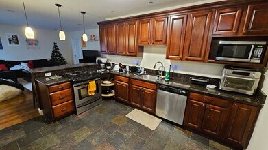 Building Photo - 24 Greycliff Rd
