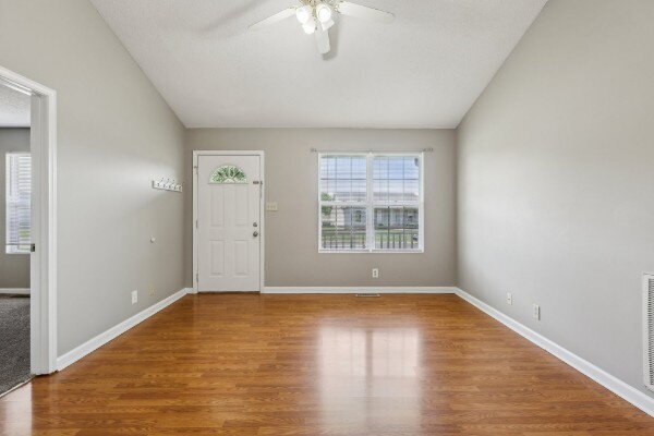 Foto del edificio - 157 Oak Tree Dr