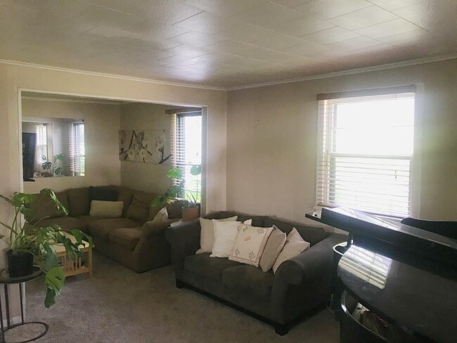 Foto del edificio - 826 Clayland St