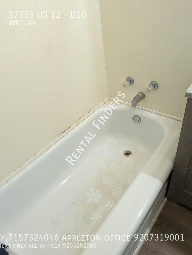 S7559 US12 Unit D10, North Freedom, WI 53951 Room for Rent in North