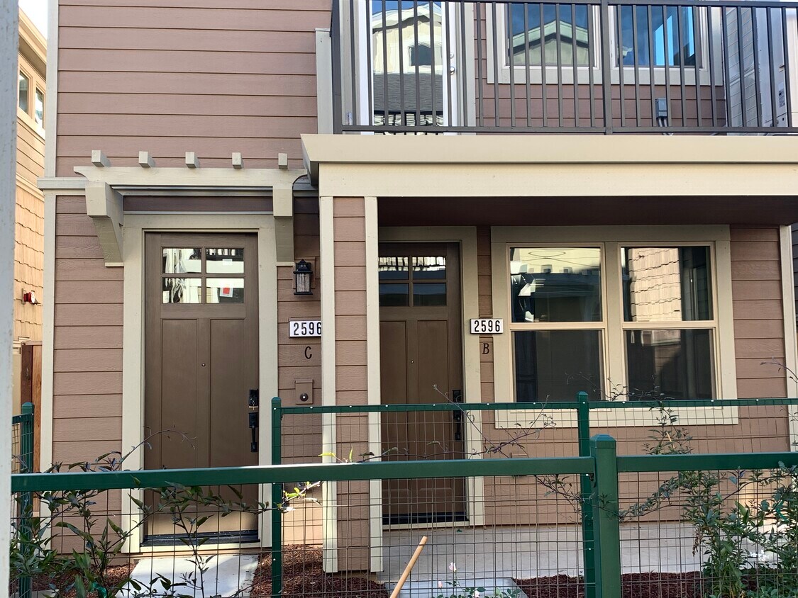 Foto principal - 2596 1st St