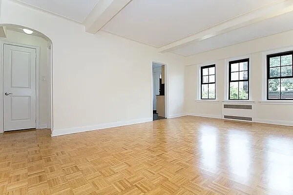 Building Photo - 212 W 11th St