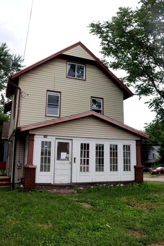 Building Photo - 796 Brown St